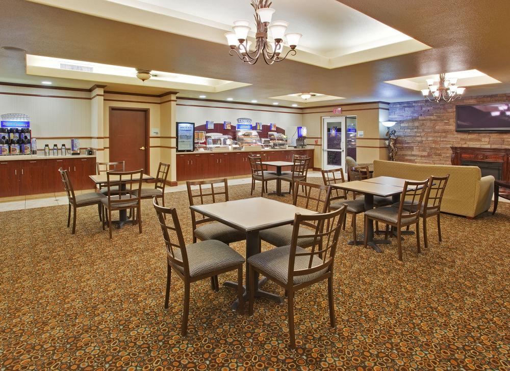 Holiday Inn Express & Suites Dinuba West By Ihg Екстер'єр фото