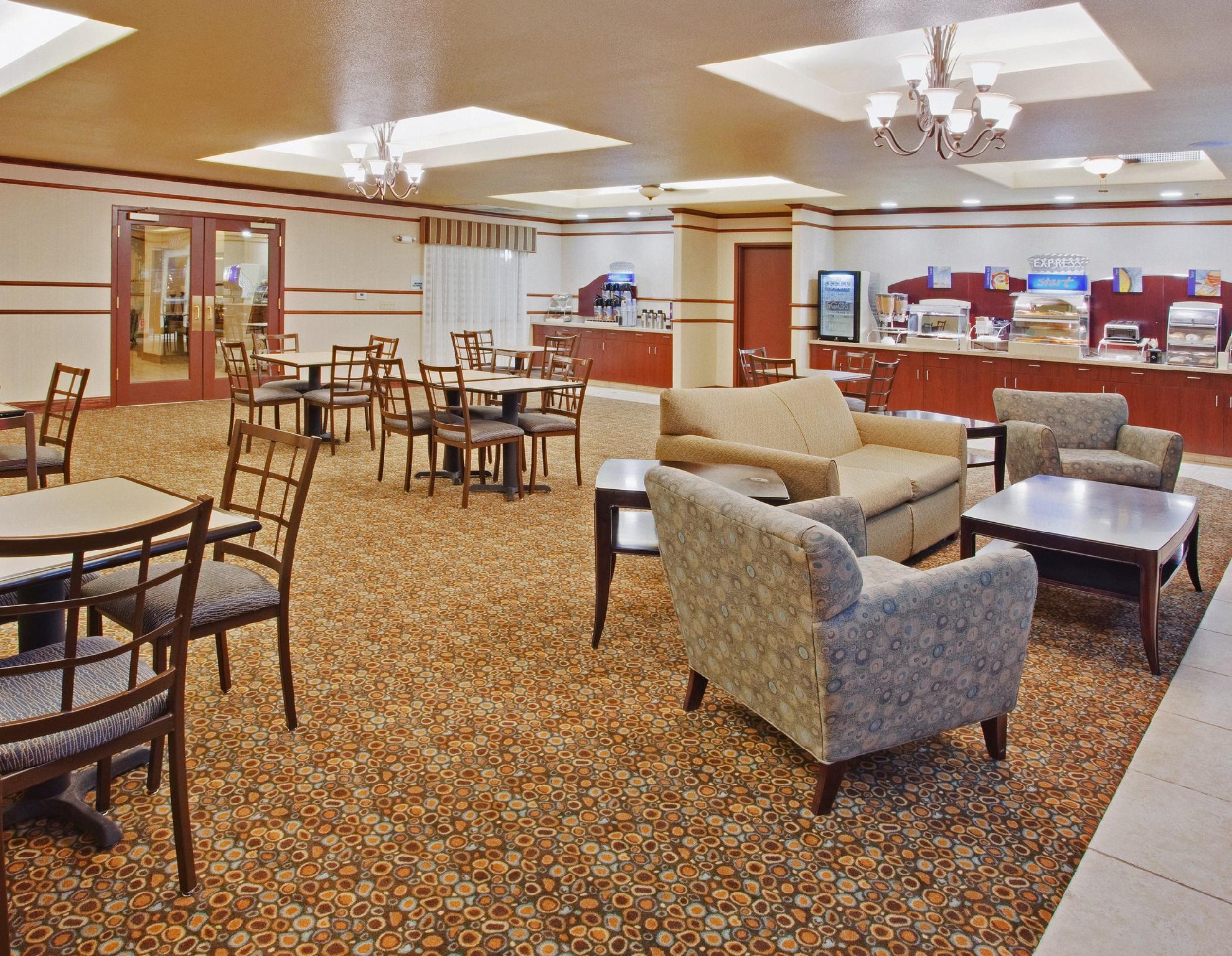 Holiday Inn Express & Suites Dinuba West By Ihg Екстер'єр фото